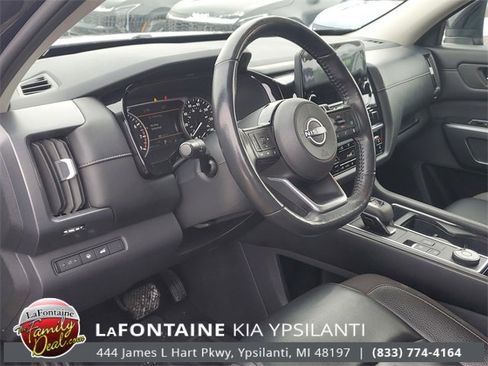 Used 2023 Nissan Pathfinder SL image 10