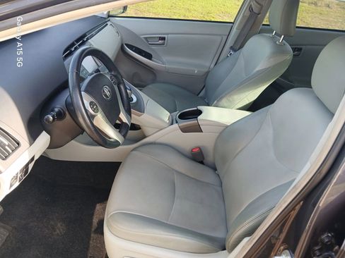 Used 2015 Toyota Prius Four image 9