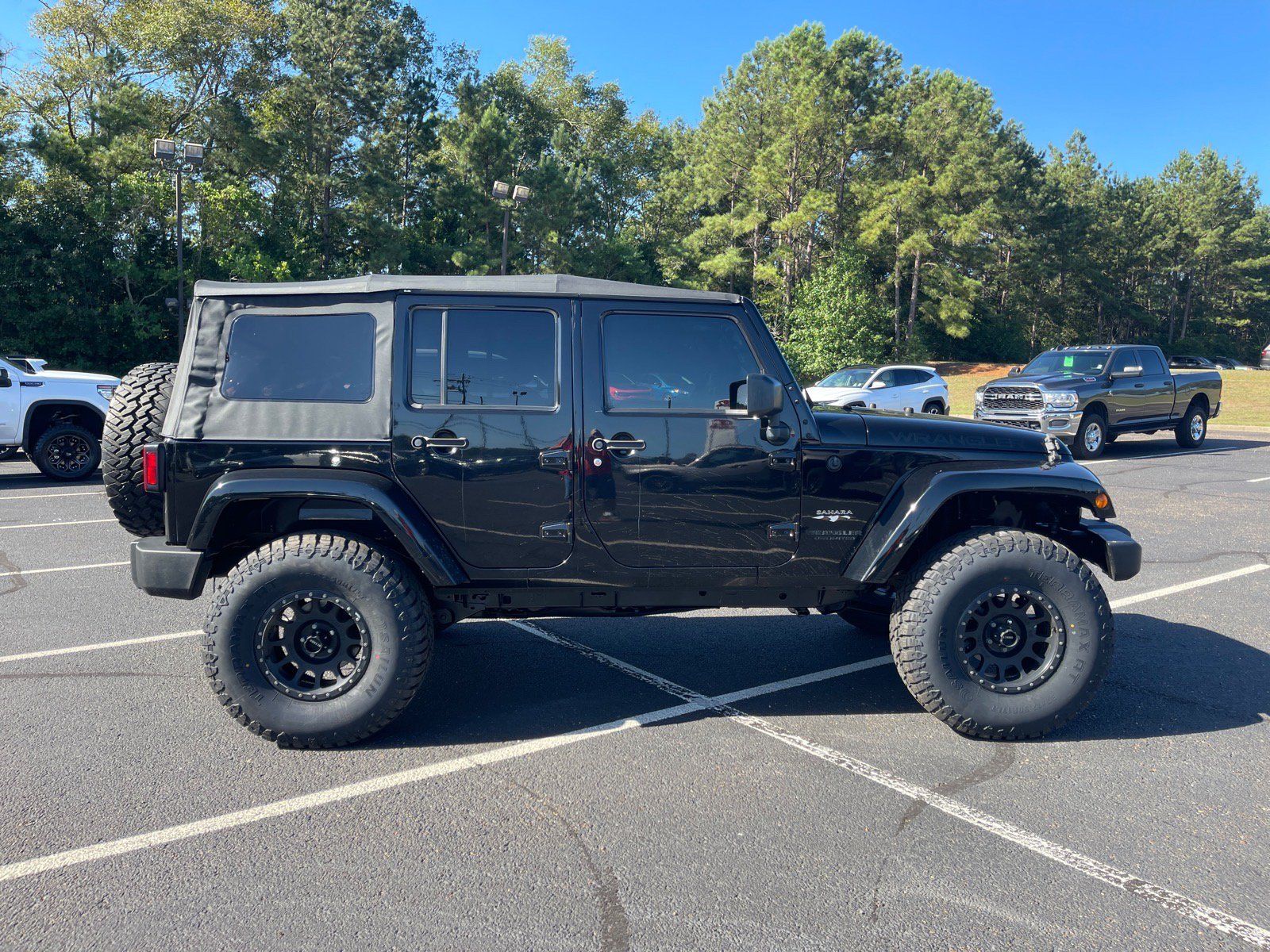 Used 2016 Jeep Wrangler Unlimited Sahara AWD/4WD image 21