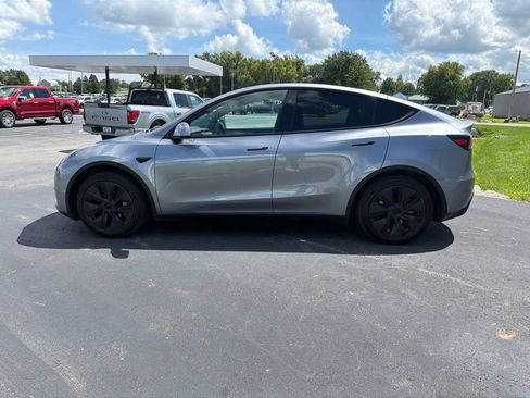 Used 2024 Tesla Model Y Long Range AWD/4WD image 7
