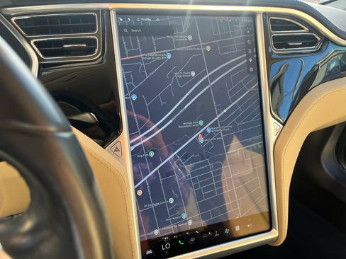 Used 2013 Tesla Model S image 19