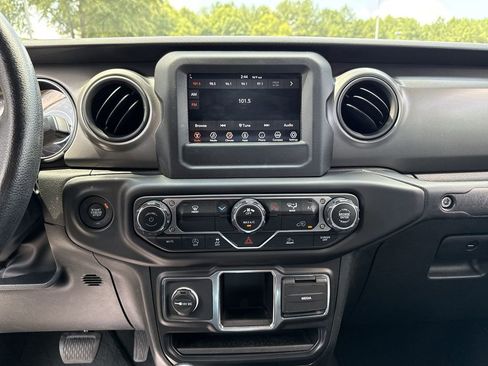 Used 2023 Jeep Gladiator Sport image 18