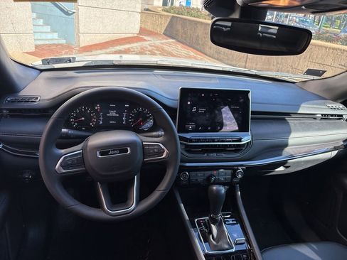 Used 2023 Jeep Compass Latitude AWD/4WD image 10