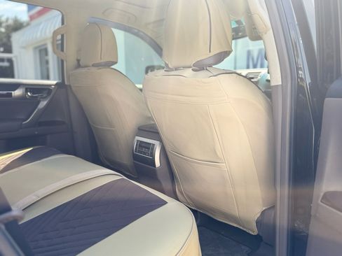 Used 2018 Lexus GX 460 Premium w/ Premium Package image 34