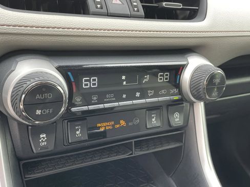 Used 2020 Toyota RAV4 XLE Premium image 31