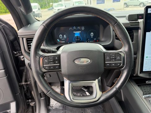 Used 2023 Ford Expedition Platinum AWD/4WD image 33
