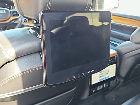 Used 2022 Jeep Grand Wagoneer Series III w/ Rear Seat Video Group 1 AWD/4WD image 35