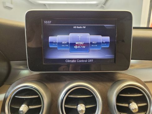 Used 2019 Mercedes-Benz GLC 300 4MATIC image 25