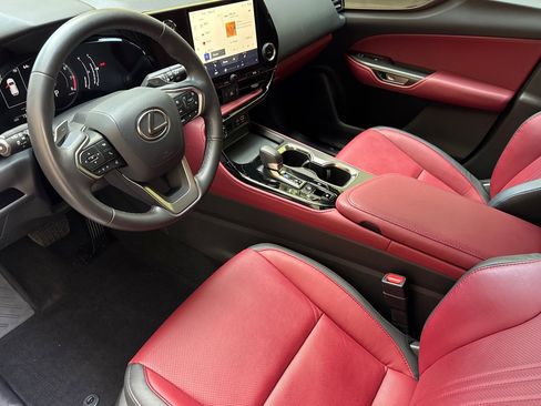 Used 2025 Lexus NX 250 FWD w/ Accessory Package (Z2) image 4
