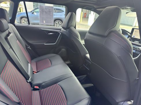 Used 2025 Toyota RAV4 XSE AWD/4WD image 15