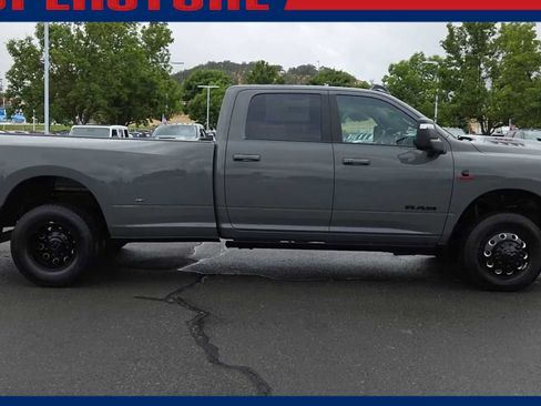 New 2026 RAM 3500 Laramie AWD/4WD image 9