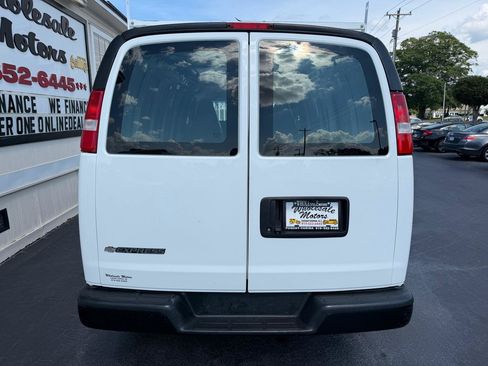 Used 2022 Chevrolet Express 2500 w/ Driver Convenience Package RWD image 6