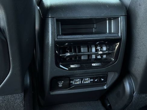 Used 2025 Jeep Grand Cherokee Limited w/ Black Appearance Package AWD/4WD image 8