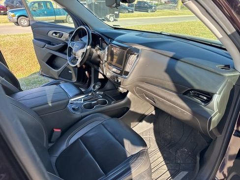 Used 2021 Chevrolet Traverse LT w/ LT Premium Package image 8