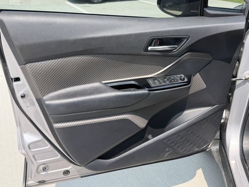 Used 2020 Toyota C-HR Limited FWD image 10