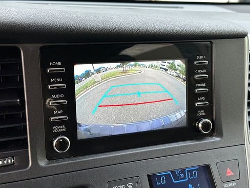 Used 2019 Toyota Sienna L FWD image 21