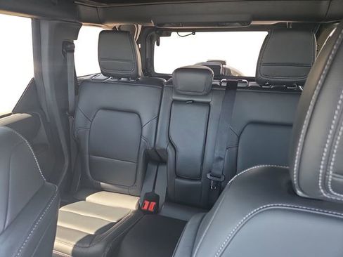 Used 2025 Ford Bronco Outer Banks AWD/4WD image 13