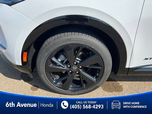 Used 2025 Buick Envision Sport Touring AWD/4WD image 9