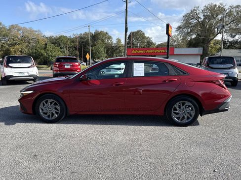 Used 2024 Hyundai Elantra SEL FWD image 2