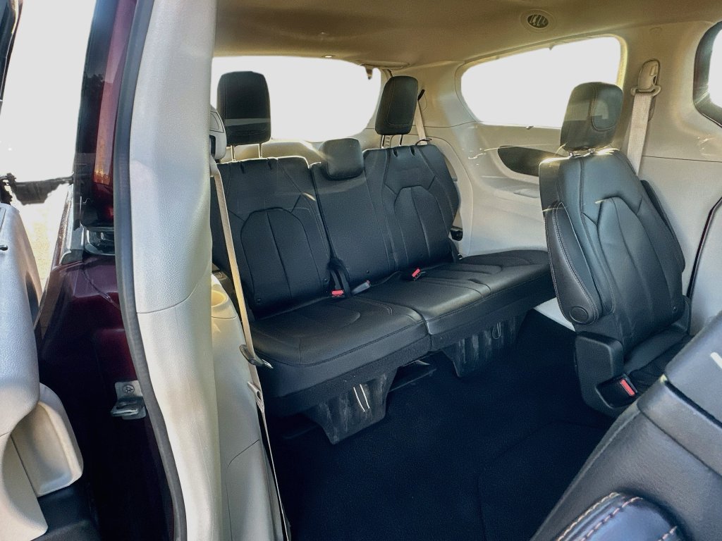 Used 2018 Chrysler Pacifica Touring-L FWD image 26