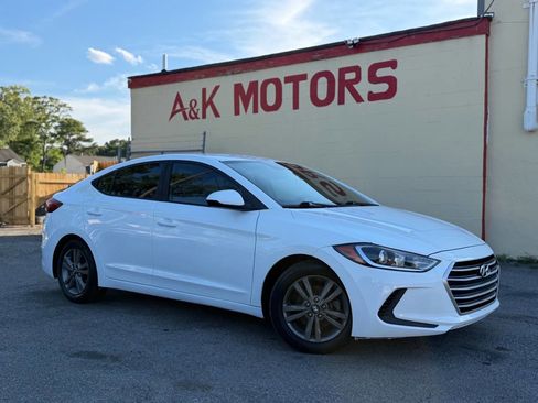 Used 2017 Hyundai Elantra SE FWD image 1