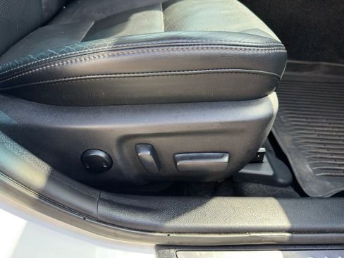 Used 2017 Toyota Avalon Limited w/ All Weather Liner Package image 39