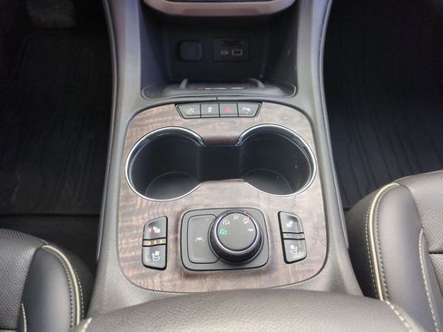 Used 2023 GMC Acadia Denali w/ Black Diamond Edition image 13