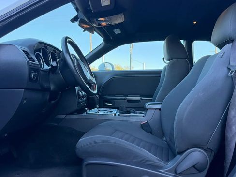 Used 2012 Dodge Challenger SXT RWD image 10