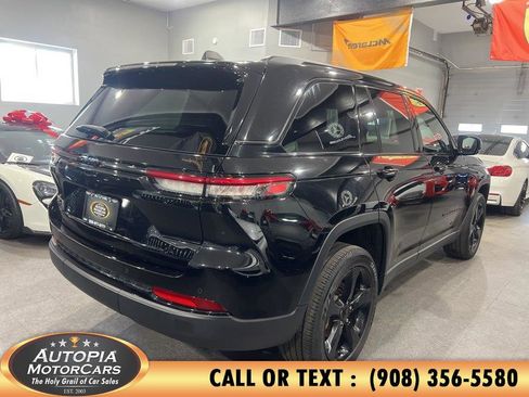 Used 2023 Jeep Grand Cherokee Altitude image 5