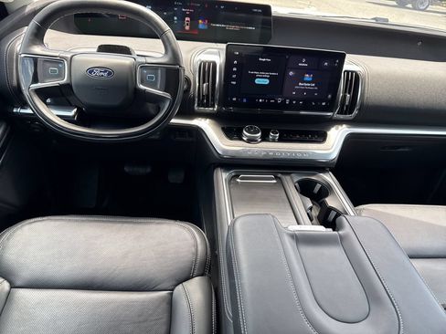 Used 2025 Ford Expedition Platinum w/ Driver's Package AWD/4WD image 24
