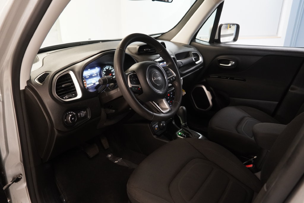 Used 2021 Jeep Renegade Latitude w/ Luxury Group I AWD/4WD image 4