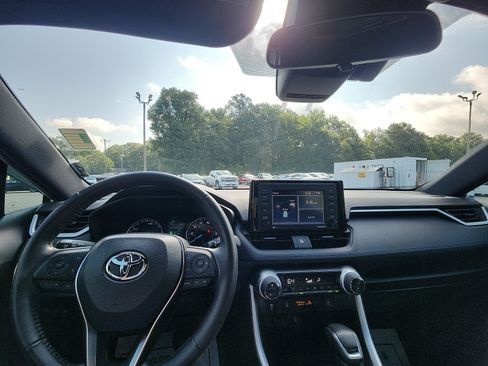 Used 2022 Toyota RAV4 SE w/ SE Grade Weather Package AWD/4WD image 20