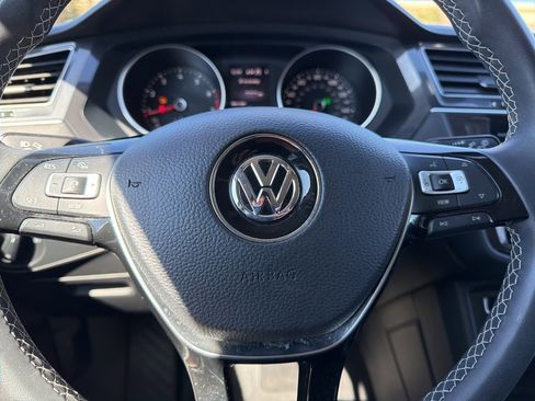 Used 2021 Volkswagen Tiguan SE image 11