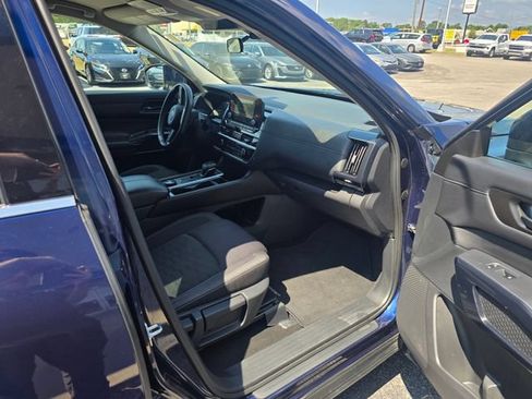 Used 2025 Nissan Pathfinder SV AWD/4WD image 42