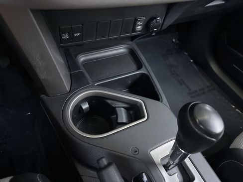 Used 2016 Toyota RAV4 XLE image 19
