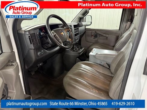 Used 2019 Chevrolet Express 3500 Extended w/ Driver Convenience Package RWD image 9