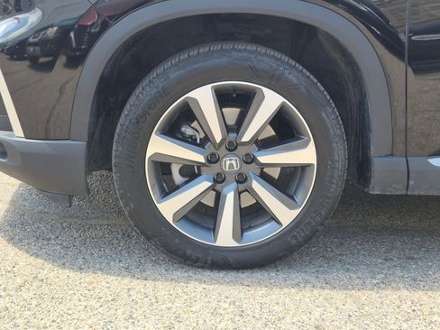 Used 2025 Honda Pilot Elite image 13