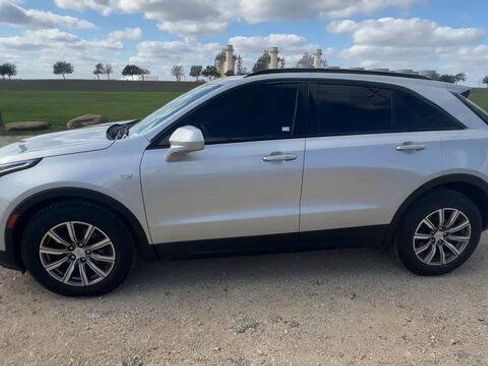 Used 2019 Cadillac XT4 Sport w/ Cold Weather Package FWD image 5