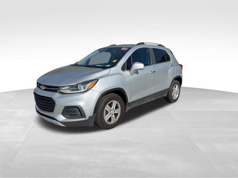 Used 2020 Chevrolet Trax LT w/ LT Convenience Package image 8