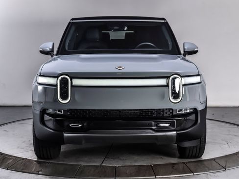 Used 2024 Rivian R1S Adventure AWD/4WD image 8