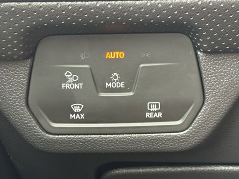 Used 2025 Volkswagen Atlas SE image 15