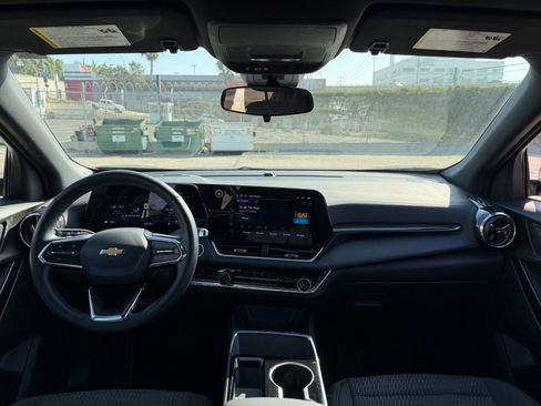 Used 2025 Chevrolet Equinox LT image 32