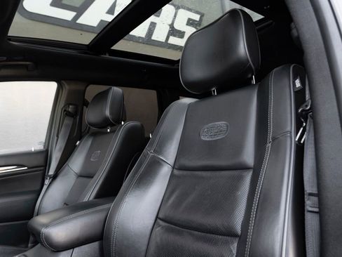 Used 2020 Jeep Grand Cherokee Overland image 3