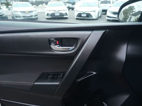 Used 2019 Toyota Corolla LE image 14