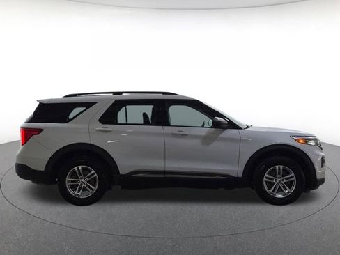 Used 2023 Ford Explorer XLT AWD/4WD image 4