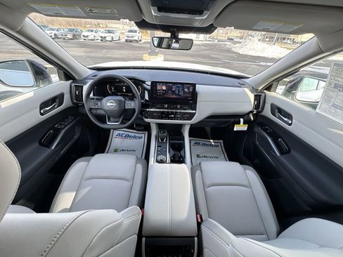 New 2026 Nissan Pathfinder SL AWD/4WD image 13
