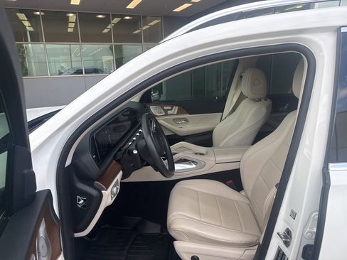 Used 2021 Mercedes-Benz GLS 450 4MATIC image 2