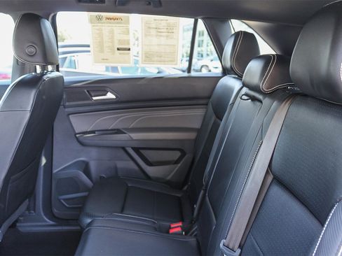 Used 2022 Volkswagen Atlas Cross Sport SE w/ Panoramic Sunroof Package image 19