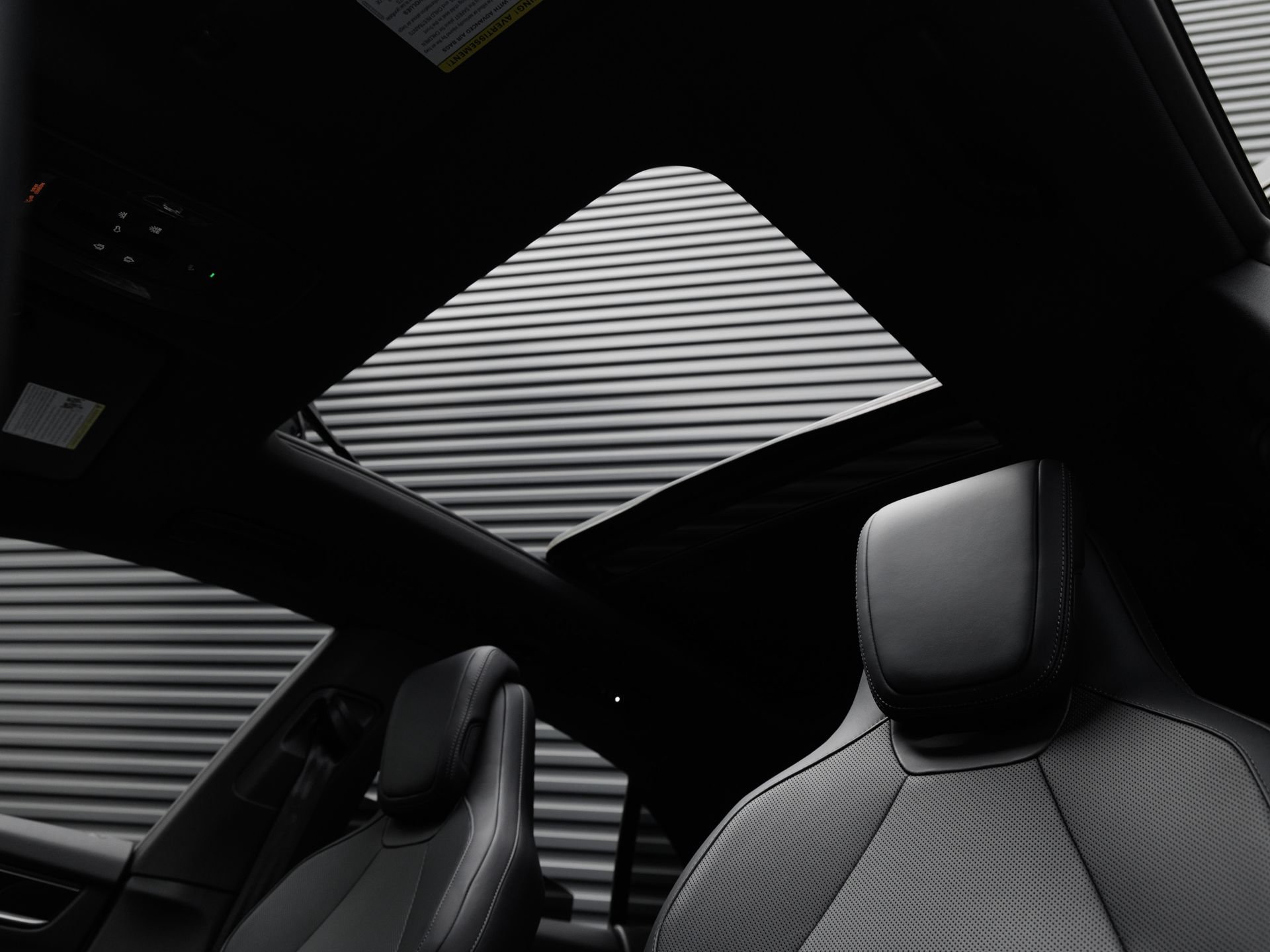 Certified 2025 Porsche Macan Electric RWD image 14