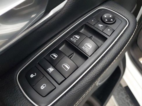 Certified 2020 RAM 1500 Laramie image 28